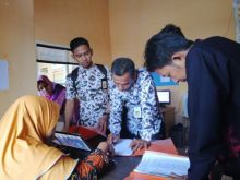 BKD Mernti mengecek absensi ASN Pemcam Rangsang Barat /mad