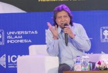 Emha Ainun Najib atau yang akrab disapa Cak Nun