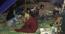 Masyarakat terdampak gempa di Solok Selatan masih bertahan di tenda darurat yang dibangun seadanya. Foto: int 