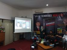 Lauching dan bedah buku 'Wani piro' karangan Bagus Santoso