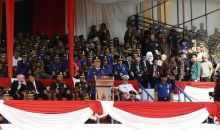 Mendagri Tjahjo Kumolo saat menjadi inspektur upacara HUT Damkar, Satpol PP dan Satlinmas di Pekanbaru, Riau
