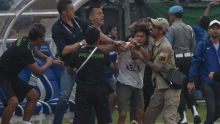 Aksi Pemukulan Bobotoh Terhadap Pelatih Persib