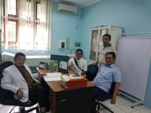 Wasekjen Partai Demokrat, Andi Arief saat dilakukan pengecekan di RSKO (Foto: Twitter Andi Arief)