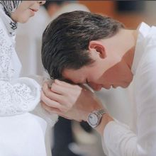 Reino Barack saat prosesi lamaran, tampak jam tangan miliknya yang harganya dikabarkan mencapai Rp1,075 miliar. Foto: inst 