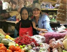 Tamara Bleszynski pergi ke pasar tradisional (foto/intg) 