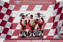 Mohammad Adenanta Putra (kanan) berhasil meraih podium ketiga pada balapan kedua pada ajang balap Asia Talent Cup (ATC) yang dilaksanakan di Losail International Circuit, Qatar. (Foto: Istimewa)