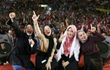 Nissa Sabyan salam dua jari di Klaten, Jawa Tengah (foto/instagram) 