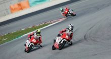 Pebalap Honda saat tanding di Qatar