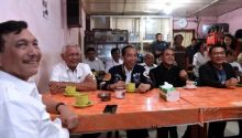 Presiden Jokowi saat ngopi di Kabupaten Toba Samosir (Tobasa)
