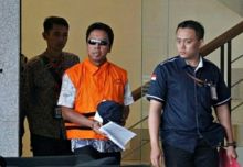 Mantan Ketum PPP Romahurmuziy pakai rompi tahanan KPK dengan kacamata hitam (foto/instagram) 