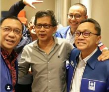 Ketum PAN Zulkifli Hasan bersama Rocky Gerung (foto/instagram) 
