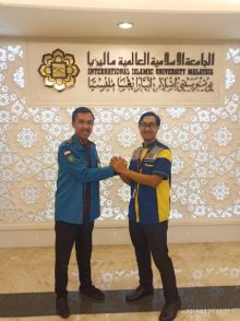 Presiden BEM UIR Hengky Primana dengan President Students Representatives Council (SPC) IIUM Ahmad Irham bin Dollah