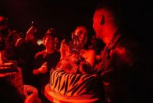 Luna Maya Bertemu dengan Ariel Noah dalam sebuah acara/int