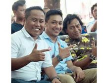 Foto viral Narji salam dua jari (foto/int)