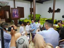 Titiek Soeharto di acara sunatan massal