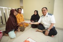 HM Wardan kembali melakukan kunjungan terhadap warga Kabupaten Inhil yang sedang sakit./ADV