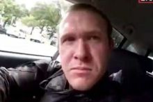 Salah satu rekaman aksi pelaku penembakan biadab di masjid di Selandia Baru, yang sempat melakukan aksi siaran langsung dan langsung dikecam. Foto: int 