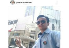 Viral foto seseorang mirip Ustaz Yusuf Mansur yang berpose mirip salam dua jari (foto/instagram)