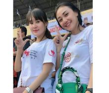 Viral foto cewek cantik berpose salam dua jari (foto/instagram)