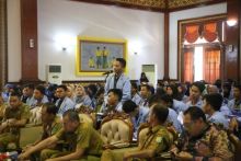 Ratusan mahasiswa Ilmu Pemerintahan Fakultas Ilmu Sosial Politik Universitas Riau melakukan kunjungan Pratikum di Siak/lin