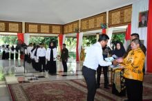 Bupati Bengkalis menyerahkan SK CPNS formasi tahun 2018/hari