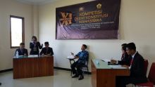Tim Debat DAH UIR saat menghadapi lawan debat