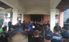 Aksi demo karyawan dan sekuriti PT TBS beberapa waktu lalu/zar