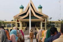 Bupati Siak Alfedri memimpin pembacaan Ikrar Pernyataan Sikap Netralitas dan Profesionalitas ASN /lin