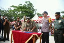 Bupati Alfedri Lantik 1.859 Anggota Sat Linmas /lin