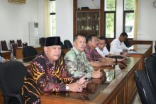 Erdizal Is, saat melakukan kunjungan kerja bersama Komisi A DPRD Kuansing