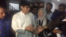 Sandiaga ditemui usai ibadah di Masjid Taqwa, Sabtu malam kemarin. Foto: int 