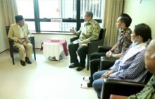 BJ Habibie jenguk Ani Yudhoyono disambut SBY bersama keluarga (foto/int)