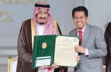 Irwandi Jaswir menerima King Faisal Internasional Prize