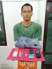 Pengendar narkoba yang diciduk Polisi bersama barang bukti/azi