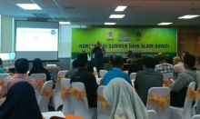 Direktur Jenderal Konservasi Sumber Daya Alam dan Ekosistem (Dirjen KSDAE) Kemen-LHK RI Ir Wiratno menyapampaikan materi di acara Ngopi PWI sekaligus buka bersama wartawan (foto/riki) 