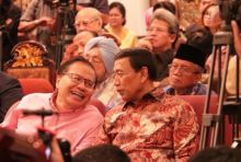 Foto 1,5 tahun lalu yang diunggah oleh Rizal Ramli bersama Wiranto