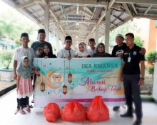 Ikatan Alumni SMA Satu Tembilahan Hulu (IKA SMANSA) Tembilahan Hulu mengadakan kegiatan Alumni Berbagi Takjil/rgo