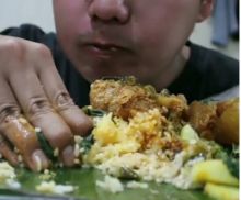 Ustaz Adi Hidayat jawab pertanyaan sahur saat azan berkumandang (foto/ilustrasi)