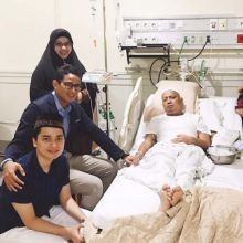 Sandiaga Uno saat menjenguk Ustaz Arifin Ilham