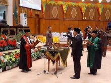Pelantikan Asri Auzar sebagai wakil ketua DPRD Riau dalam sidang paripurna DPRD Riau
