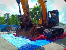 Sebanyak 6,7 ton atau mencapai berat 6.750 kilogram bawang merah ilegal dimusnahkan