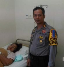  Sabraita Br Karo Karo (51) warga RT 01 RW 01 Desa Pasir Utama, Kecamatan Rambah Hilir Kabupaten Rokan Hulu mendapatkan perawatan/alfa