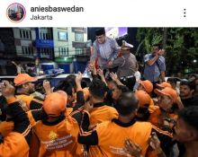 Anies ikut pawai takbir keliling