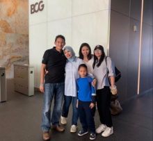 Sandiaga Uno singgah ke tempat kerja putrinya di Boston (foto/int)