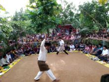 Para Pendekar Silat unjuk kebolehan/zar