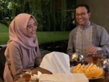 Anak perempuan Ustaz Yusuf Mansur ngobrol bareng Anies Baswedan (foto/int)