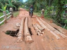 Kondisi jalan ke Kubu Rohil yang membahayakan pengguna jalan/amr