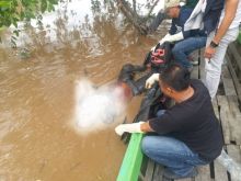 Armi Kartika (52) pria warga Jalan Kembang, Tembilahan Kabupaten Indragiri Hilir (Inhil) ditemukan tewas mengapung /rgo