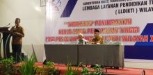 Rektor UIR menyampaikan pemaparannya