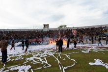 Suporter Curva Nord Pekanbaru Mengamuk saat tim PSPS Riau kalah 2-3 di stadion Kaharuddin Nasution.